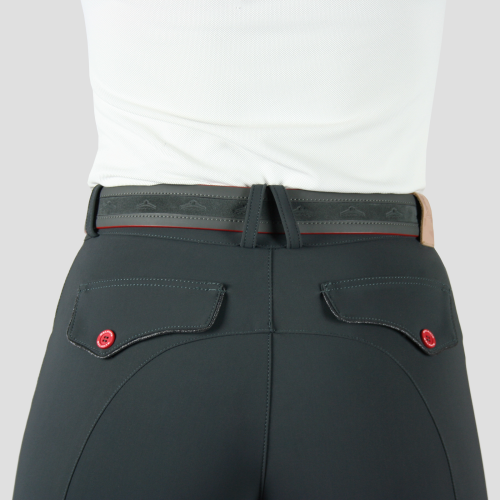 Macke_Grey Dietro Instagram.png